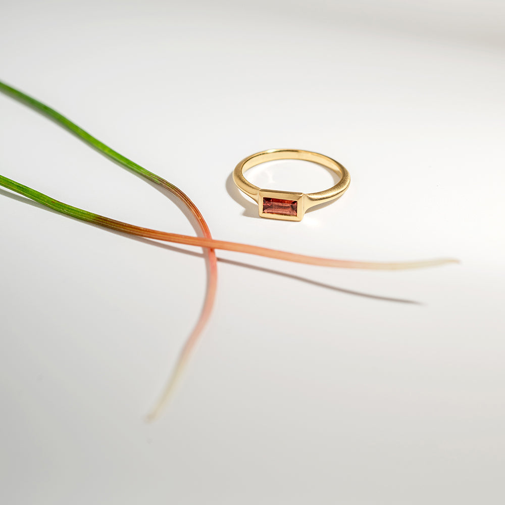 Pink Sapphire String Ring (Baguette)