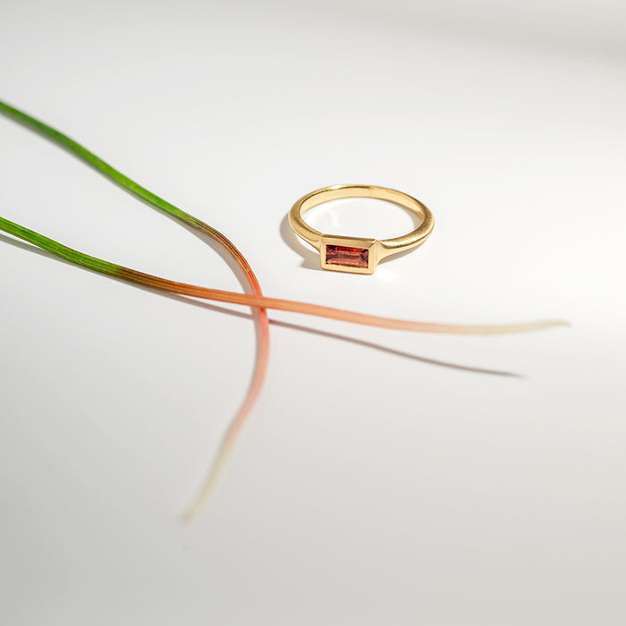 Pink Sapphire String Ring (Baguette)