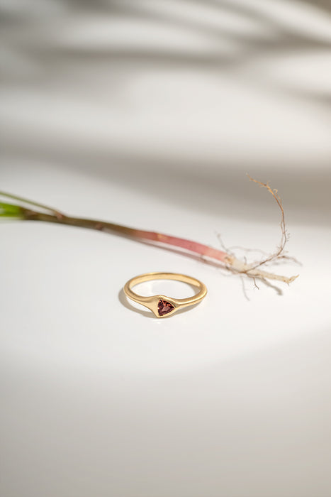 Pink Sapphire String Ring (Trilliant)