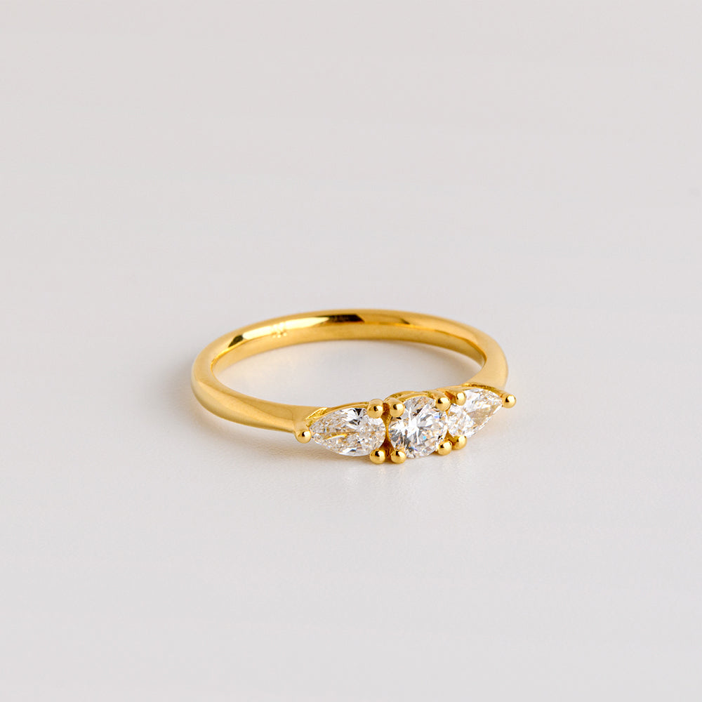 Classic Diamonds Ring (3 Stones)
