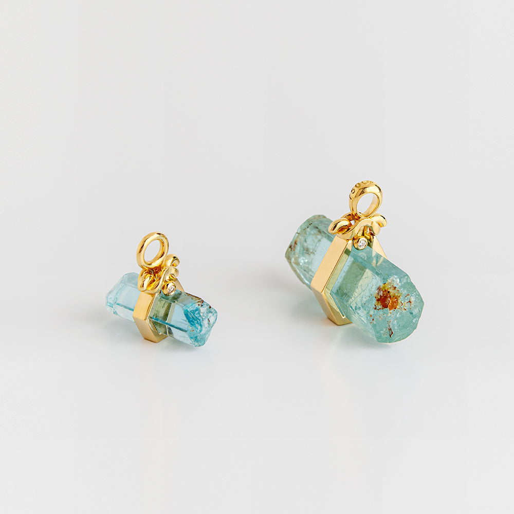 Vertical Raw Aquamarine (Wide)
