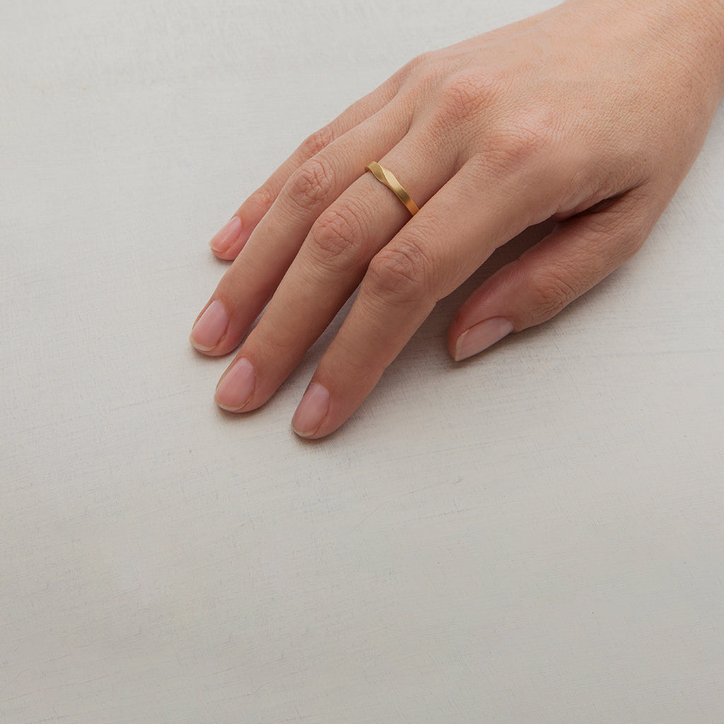 Twisted Ring (Thin)
