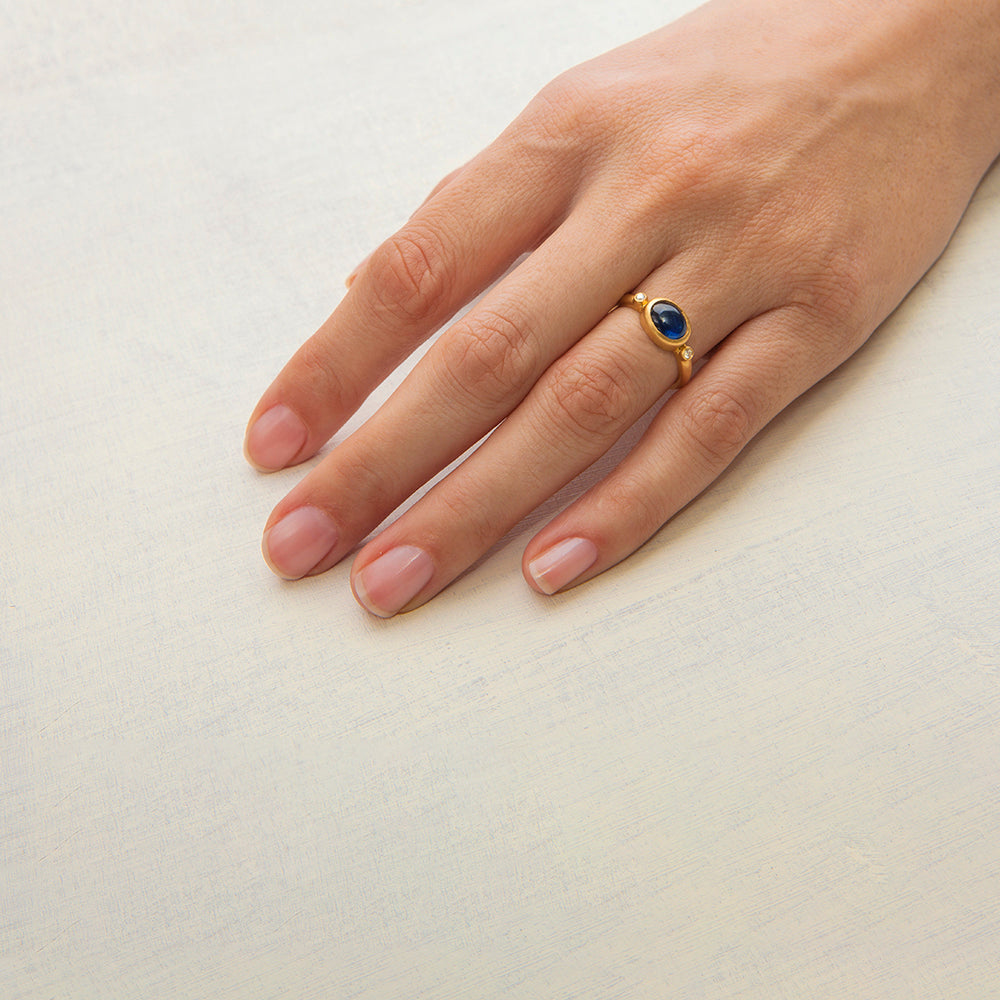 Sapphire & Diamonds Ring (Oval)