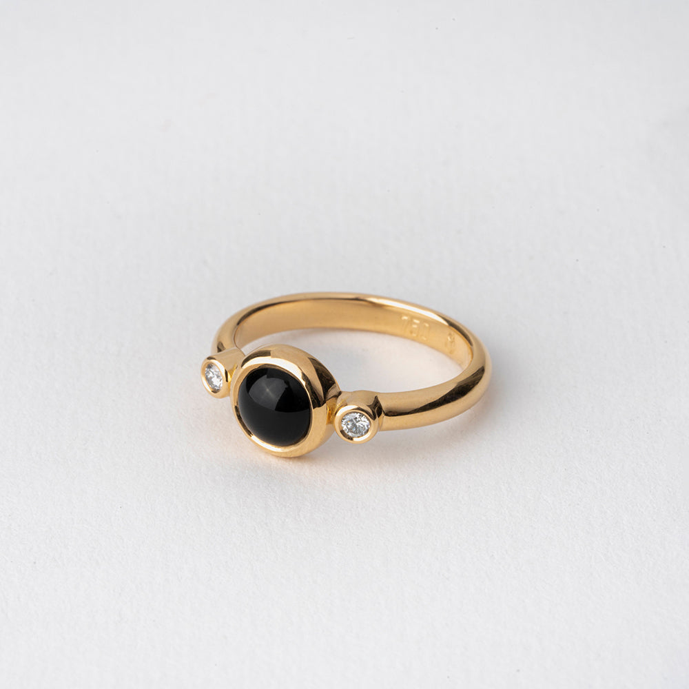 Onyx & Diamond Ring (Round)