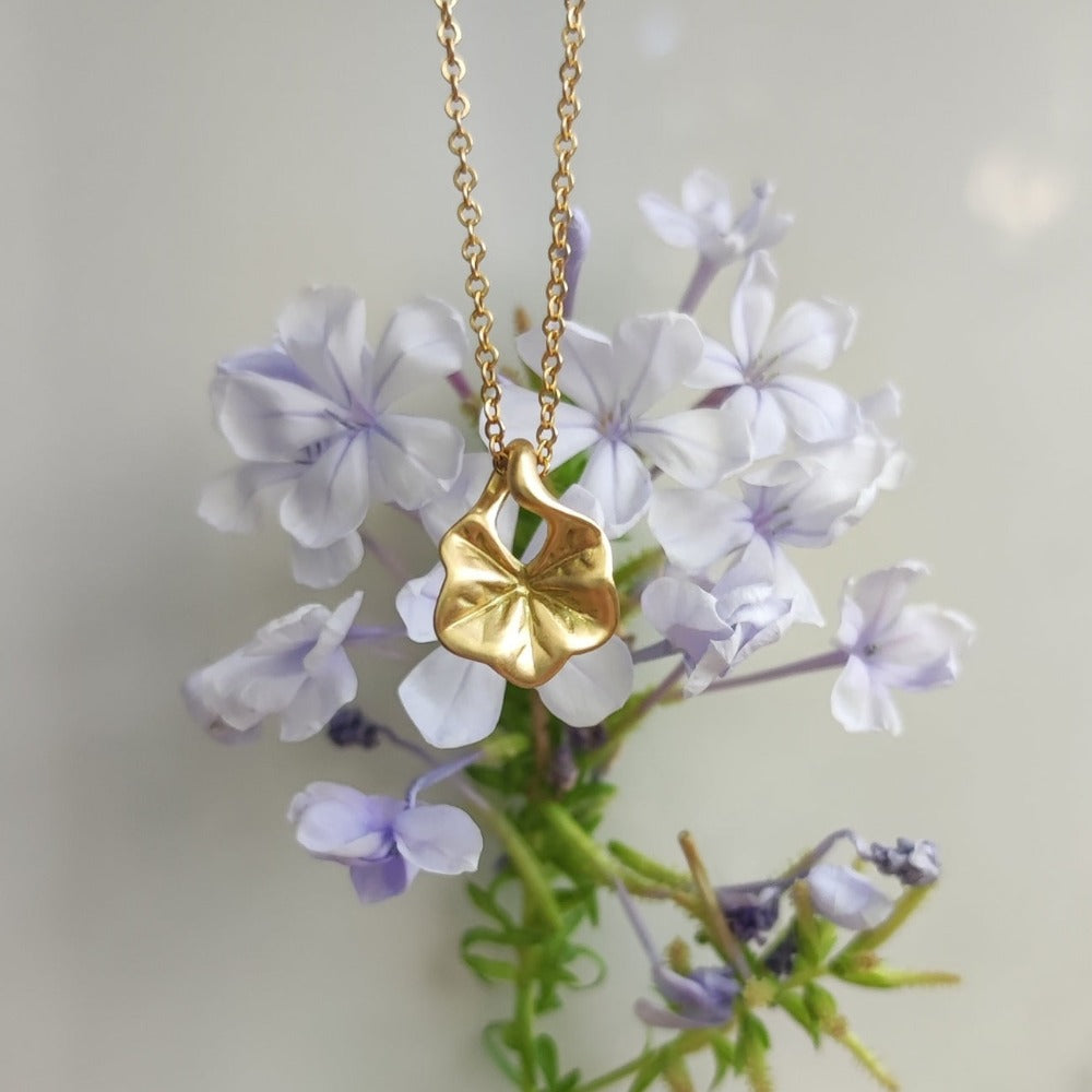 Hubeza (Mallow) Pendant