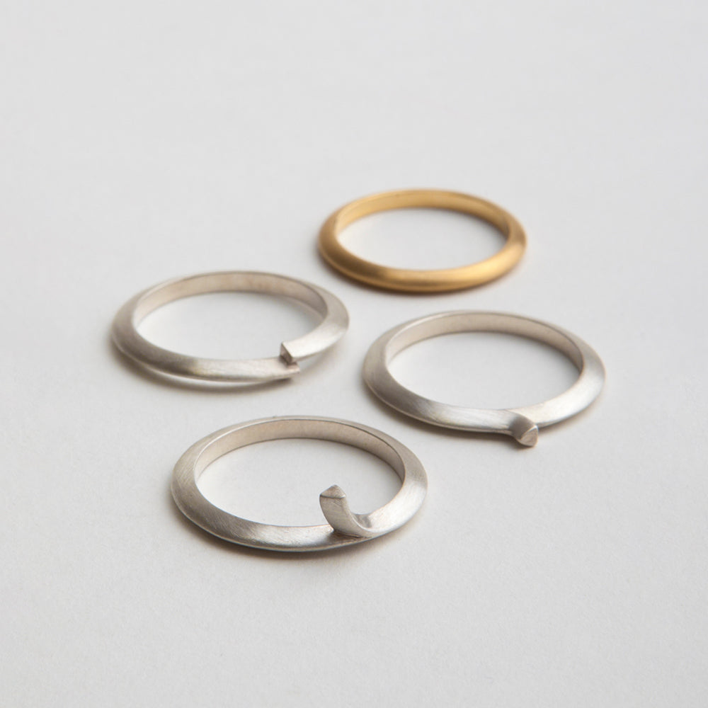 Flat String Ring (Vase)