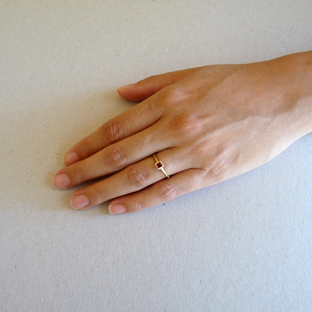 Ruby String Ring (Square)