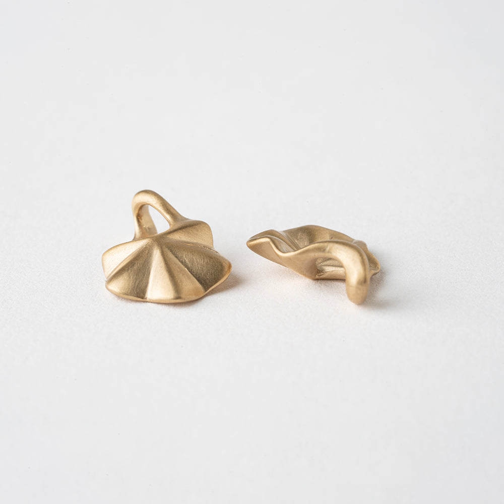 Hubeza (Mallow) Pendant