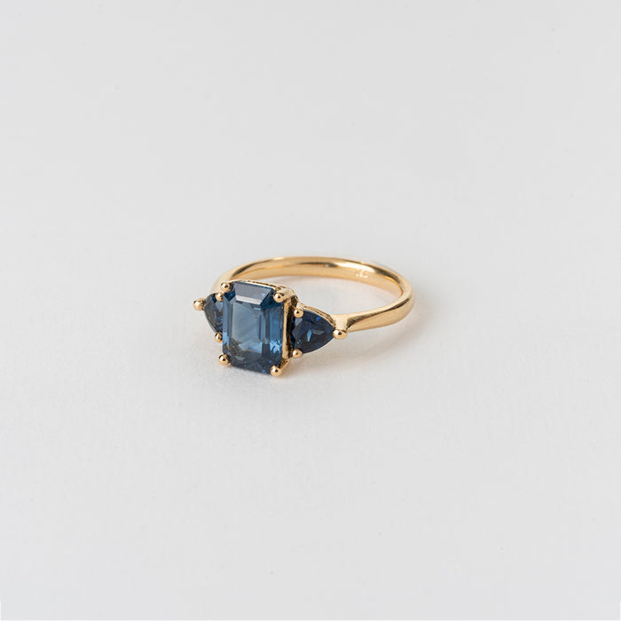 Three Sapphires Ring (Baguette)