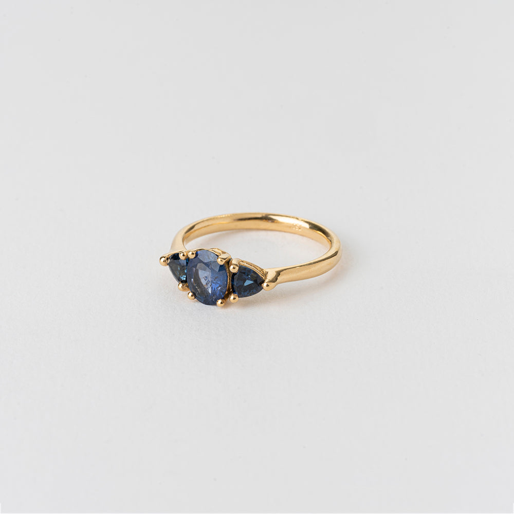 Three Sapphires Ring (Oval)