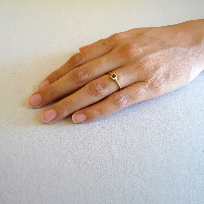 Ruby String Ring (Square)