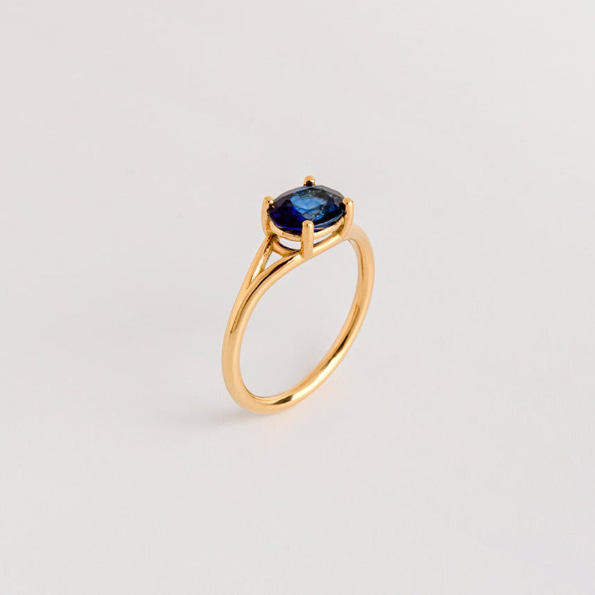 Sapphire Ring (Oval)