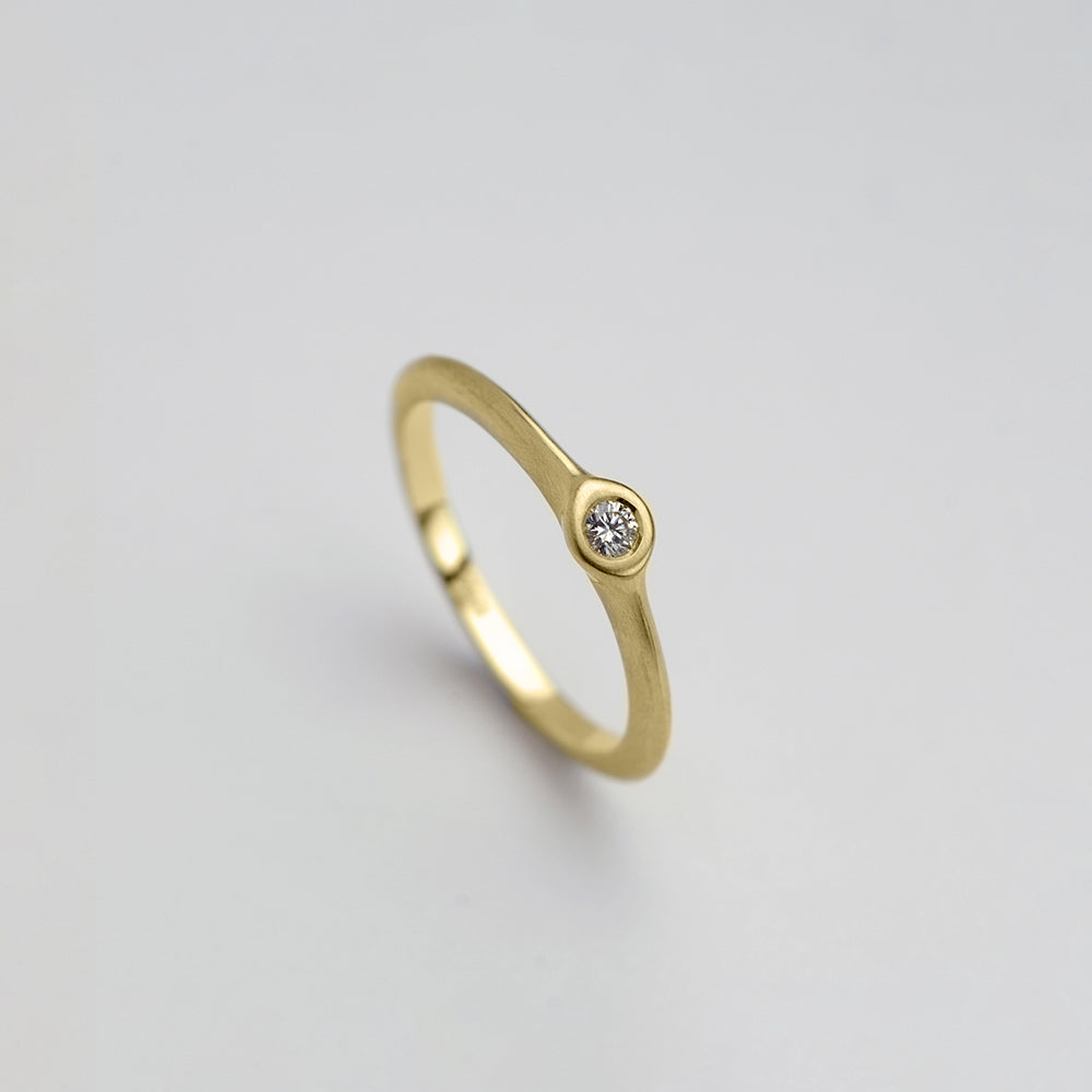 Small Diamond Ring (Round)