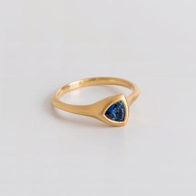 Sapphire Ring (Trillion)